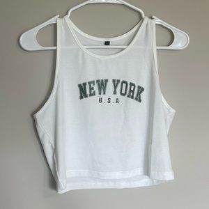 NWOT 🆕 Graphic Crop Tank